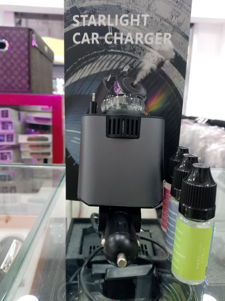 Aromatizador de Auto 3 en 1 con Cargador Rápido y Luces LED RGB